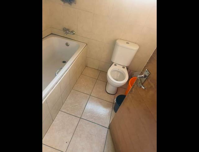 3 BEDROOM HOUSE FOR SALE IN MEADOWLANDS ZONE 3